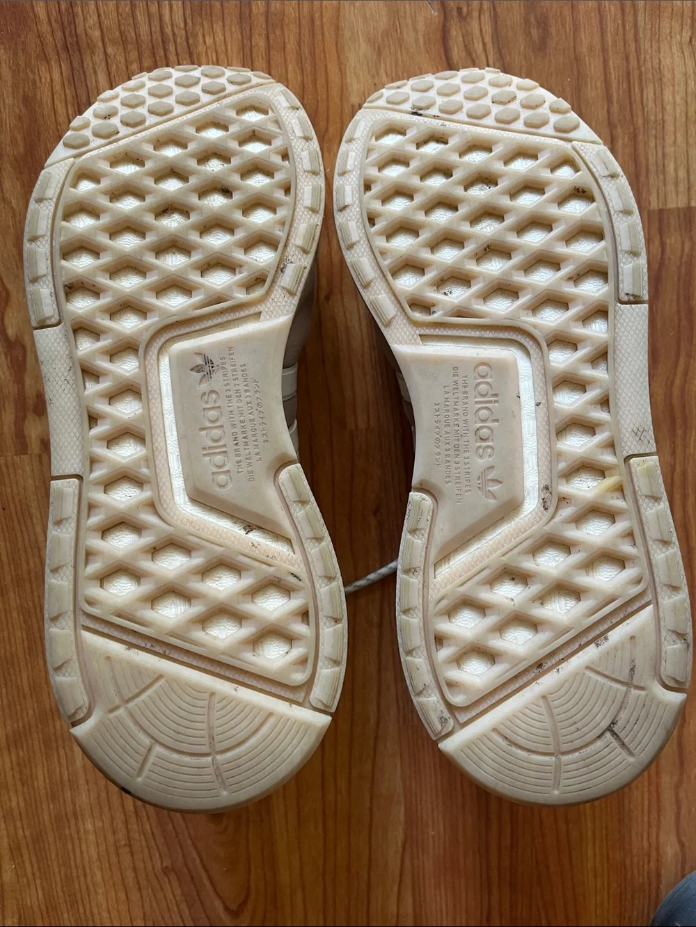 Sz 7 adidas Cream Sneakers